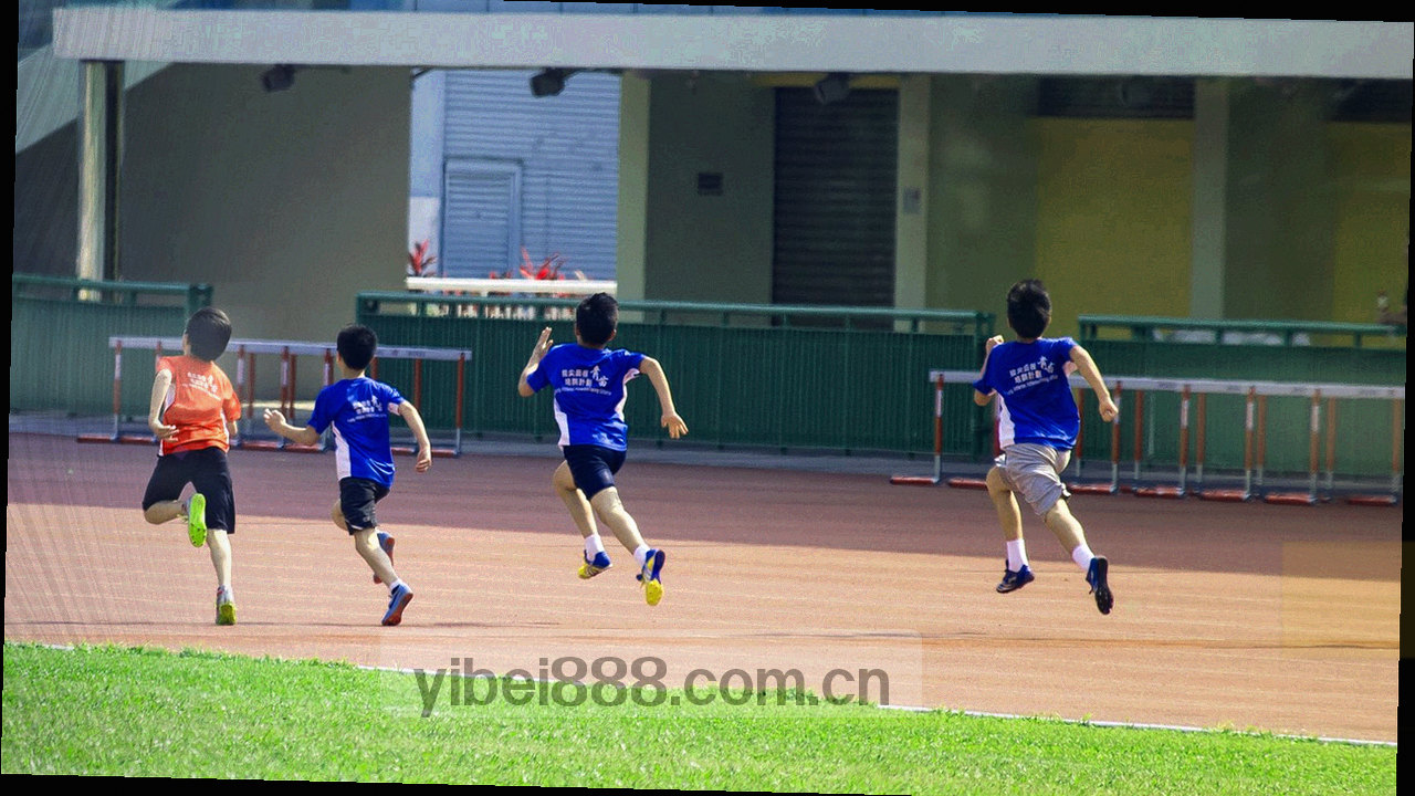 乌鲁木齐城市夜景抽象天际线与道路光轨